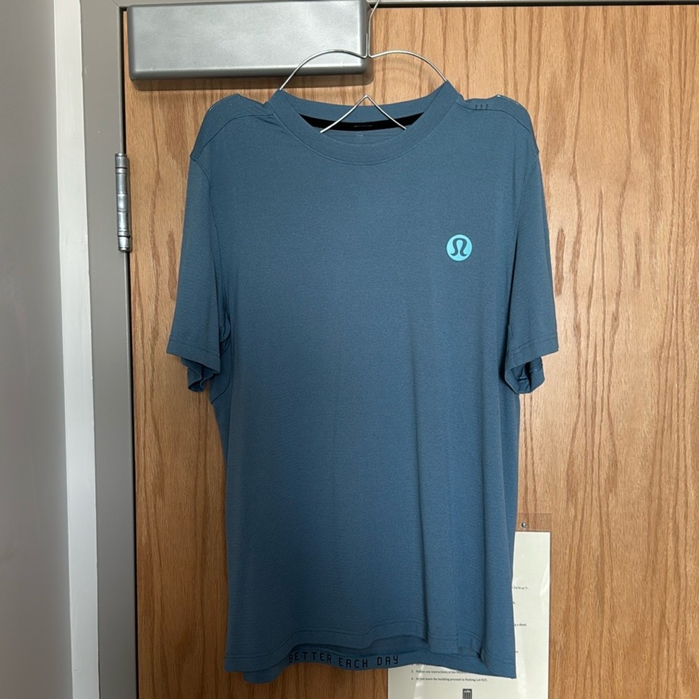 Men’s Lululemon t shirt